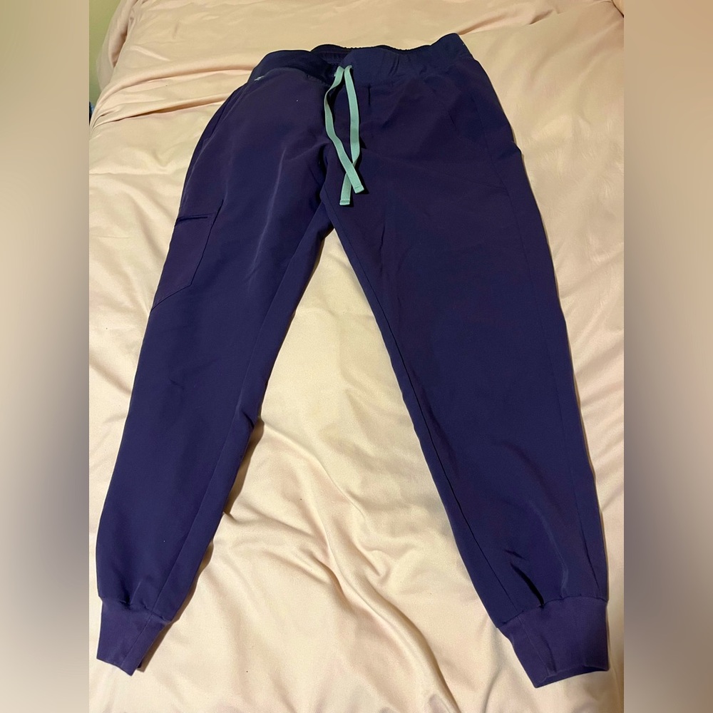 Figs scrub pants size M petite. gently worn